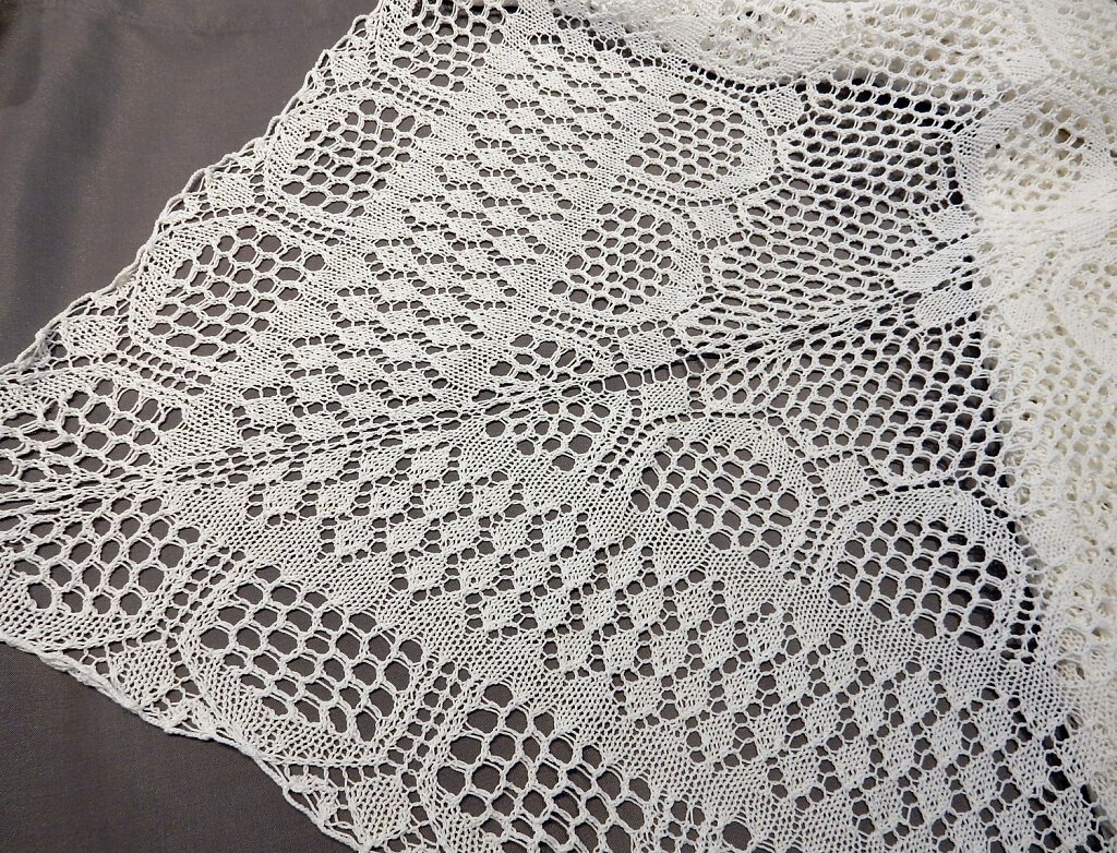 10-Tischdecke-gestrickt JPG